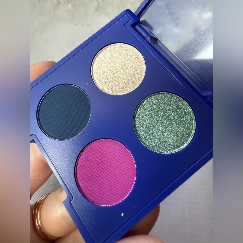 Treslucé Beauty Divine Diosa Eyeshadow Quad Palette